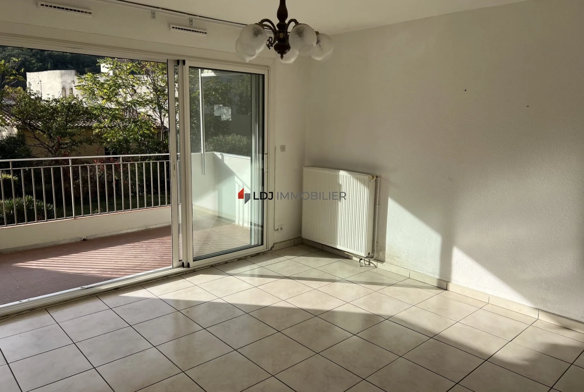 Appartement à vendre à Amélie-les-Bains avec terrasse et parking privé 