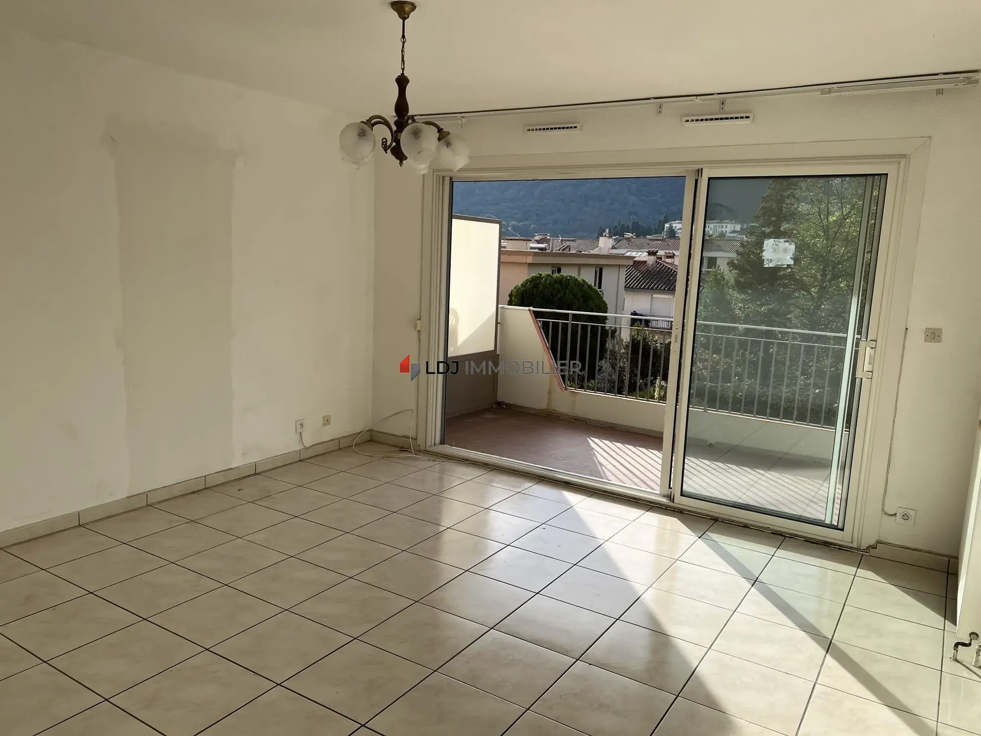 Appartement à vendre à Amélie-les-Bains avec terrasse et parking privé 