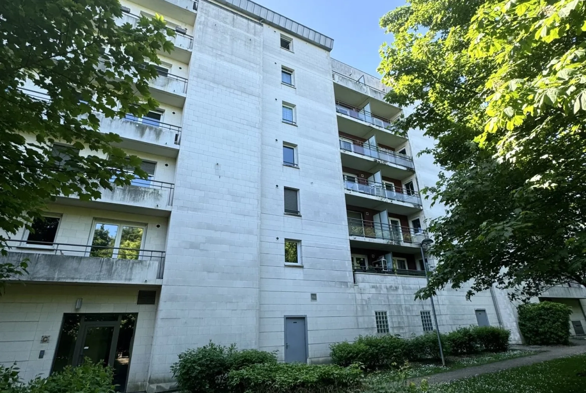 Appartement F2 avec balcon, parking sécurisé et vue dégagée à Rouen 