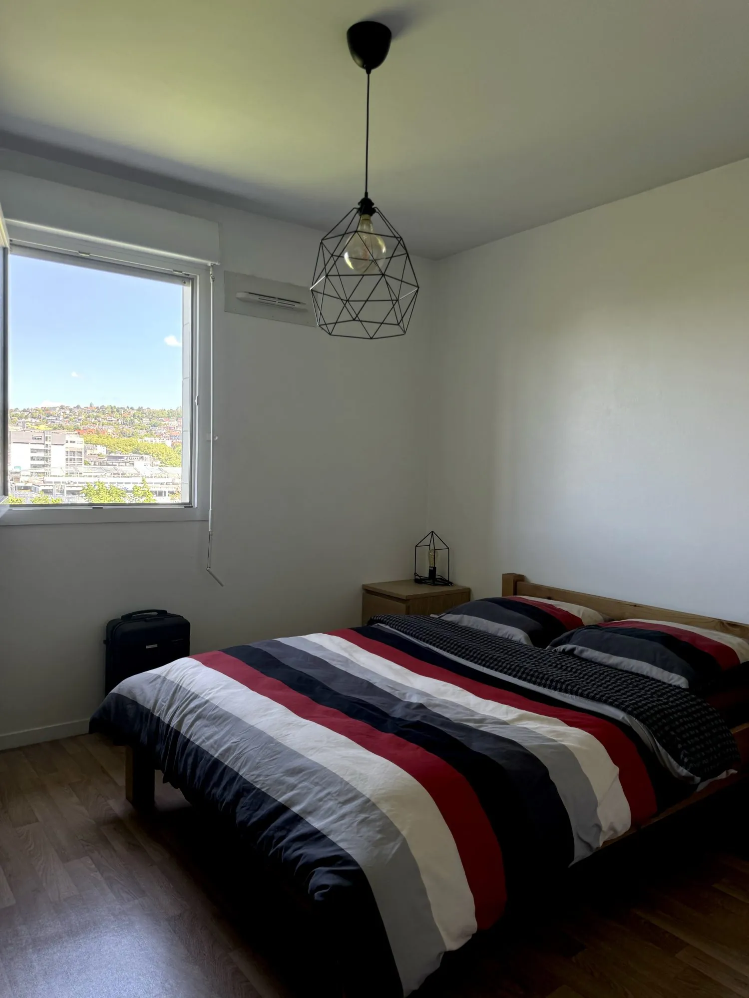 Appartement F2 avec balcon, parking sécurisé et vue dégagée à Rouen 