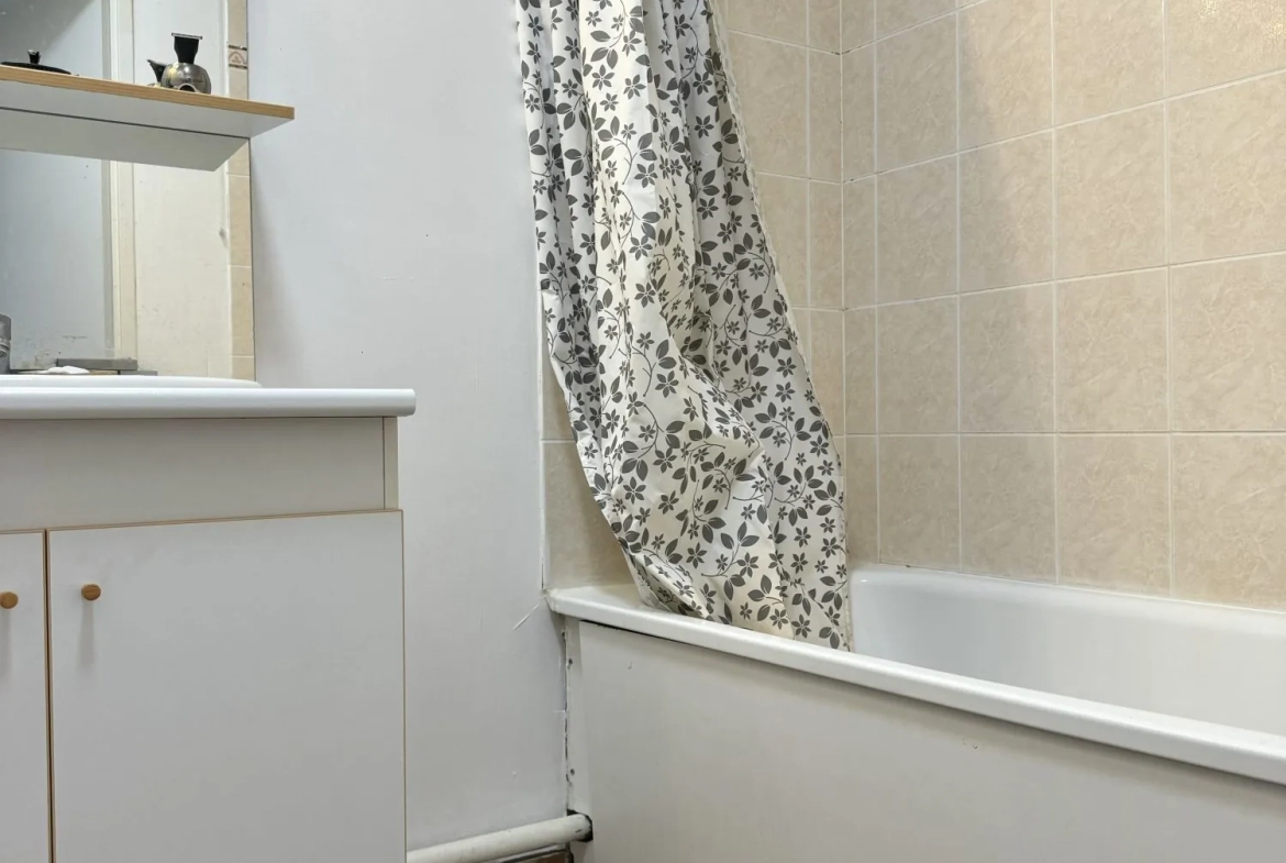 Appartement F2 avec balcon, parking sécurisé et vue dégagée à Rouen 