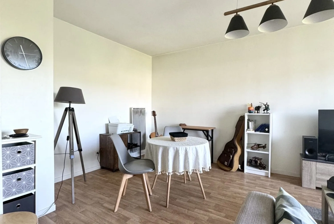 Appartement F2 avec balcon, parking sécurisé et vue dégagée à Rouen 