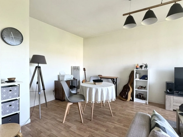 Appartement F2 avec balcon, parking sécurisé et vue dégagée à Rouen