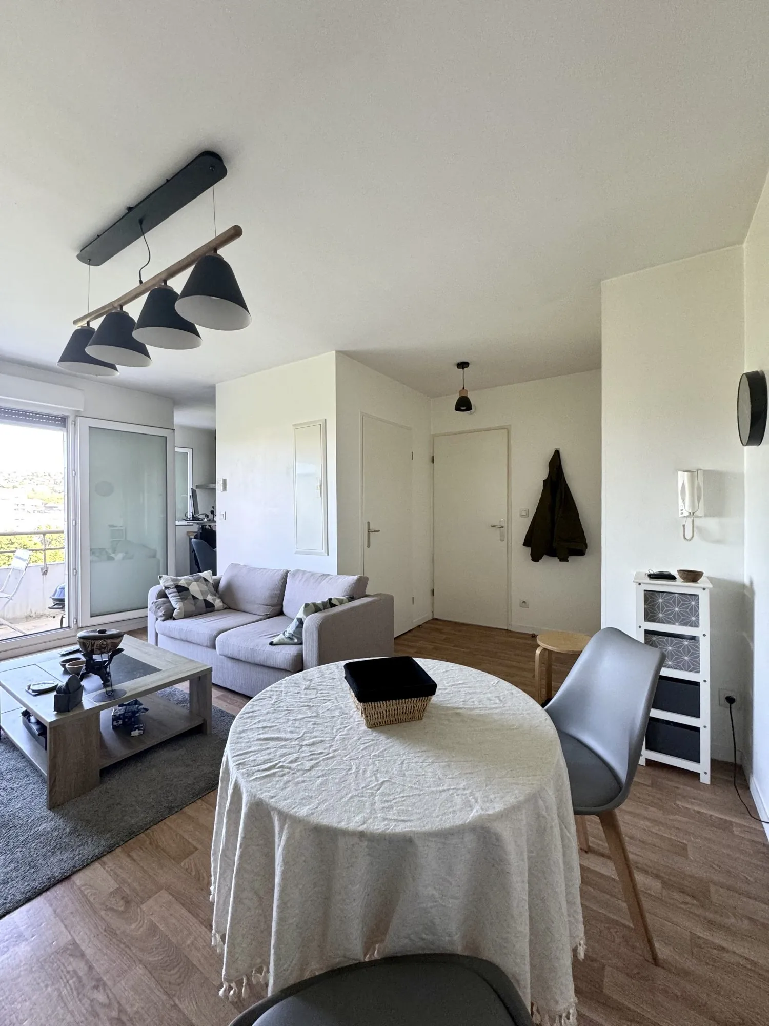 Appartement F2 avec balcon, parking sécurisé et vue dégagée à Rouen 