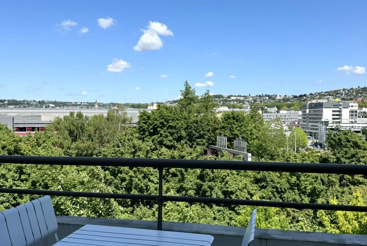 Appartement F2 avec balcon, parking sécurisé et vue dégagée à Rouen 