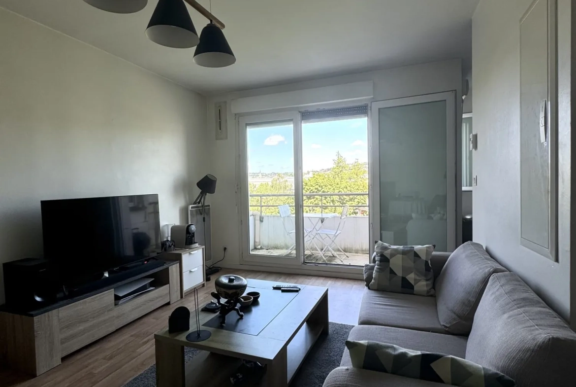 Appartement F2 avec balcon, parking sécurisé et vue dégagée à Rouen 