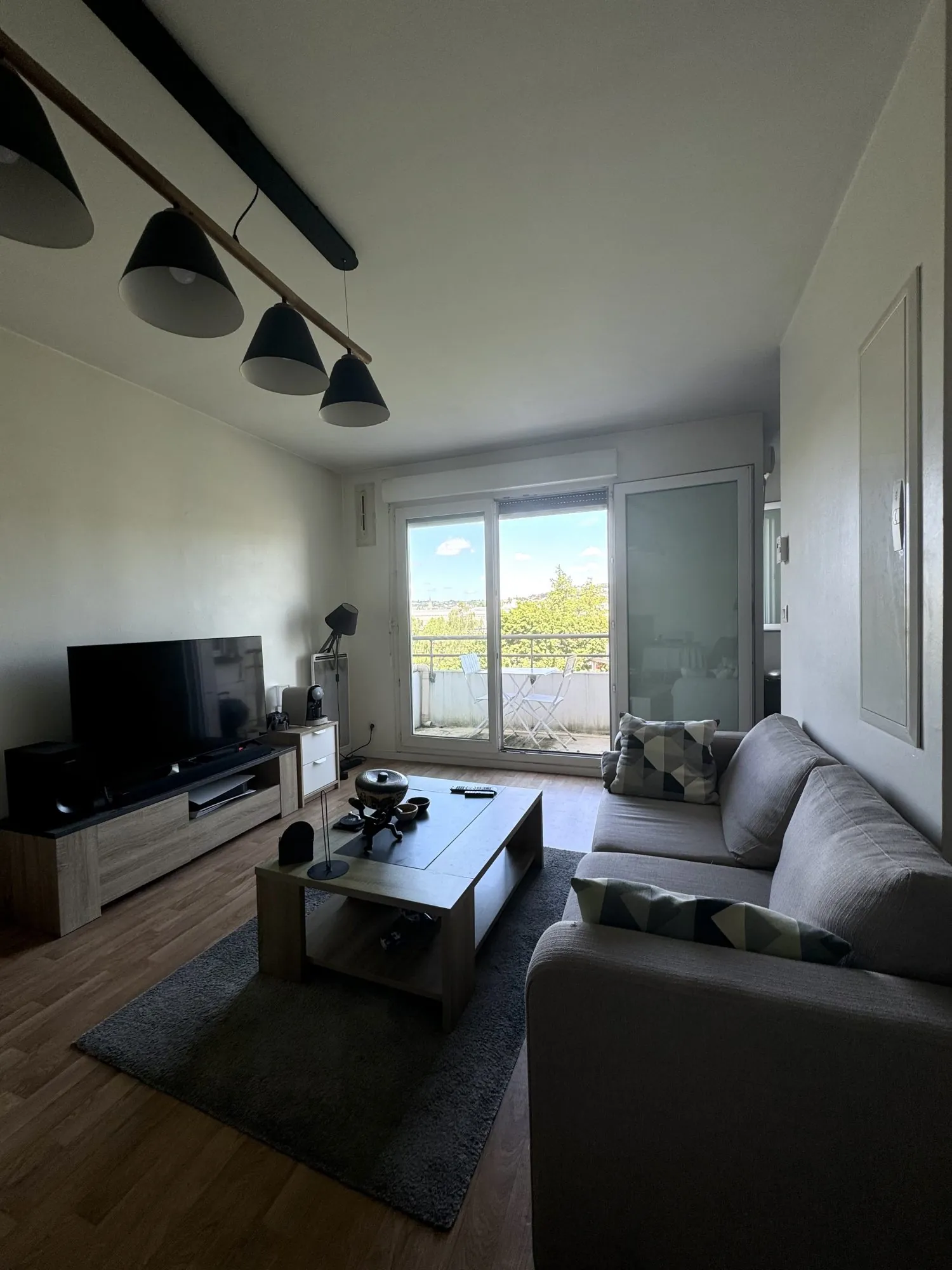 Appartement F2 avec balcon, parking sécurisé et vue dégagée à Rouen 