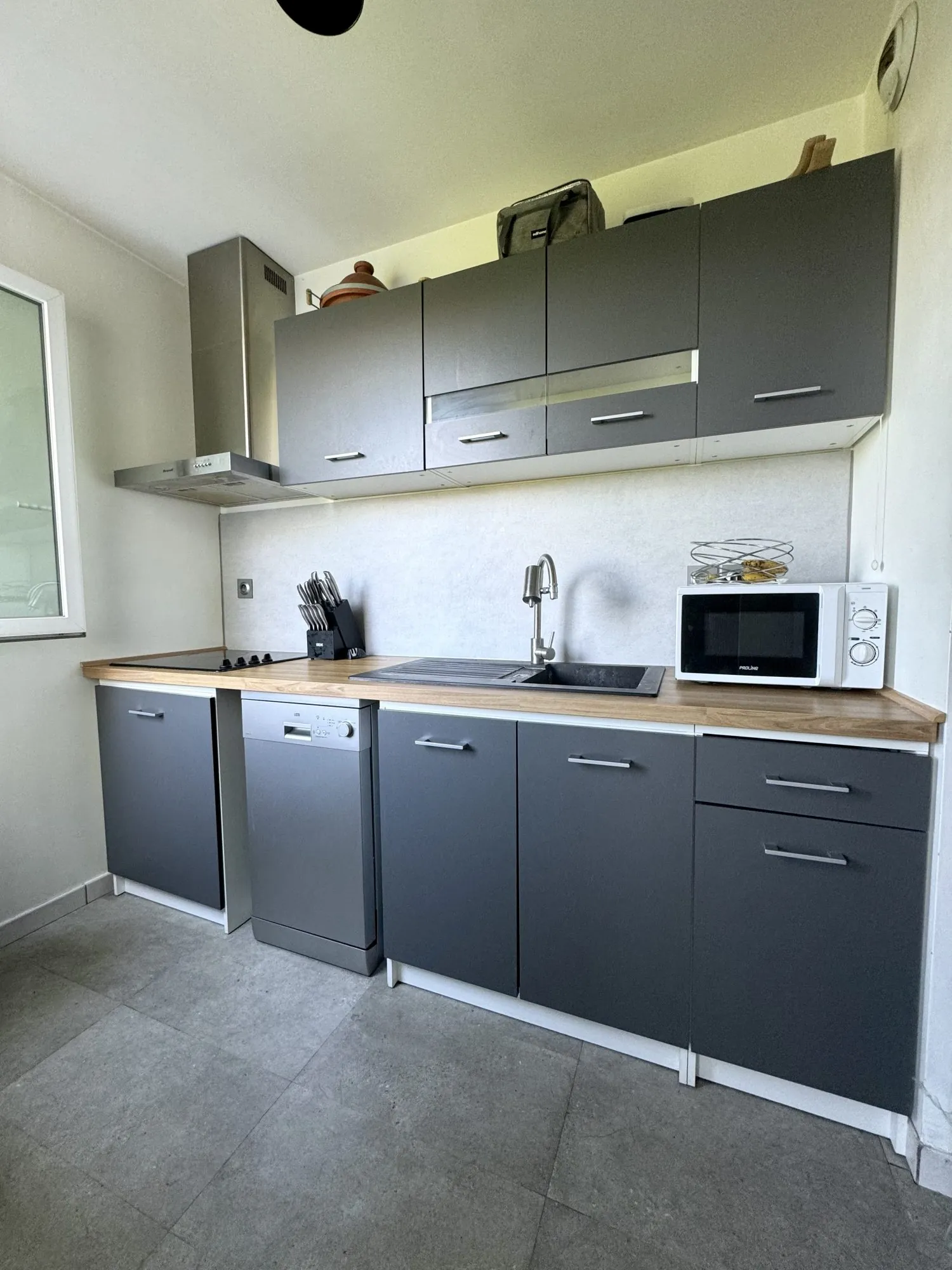 Appartement F2 avec balcon, parking sécurisé et vue dégagée à Rouen 