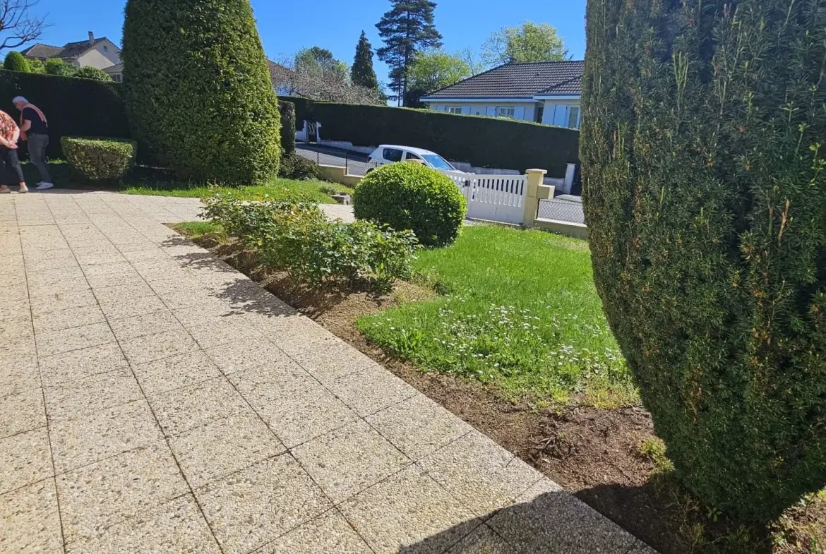 Maison de plain-pied à Condat-sur-Vienne avec jardin et garage, 48 m² 