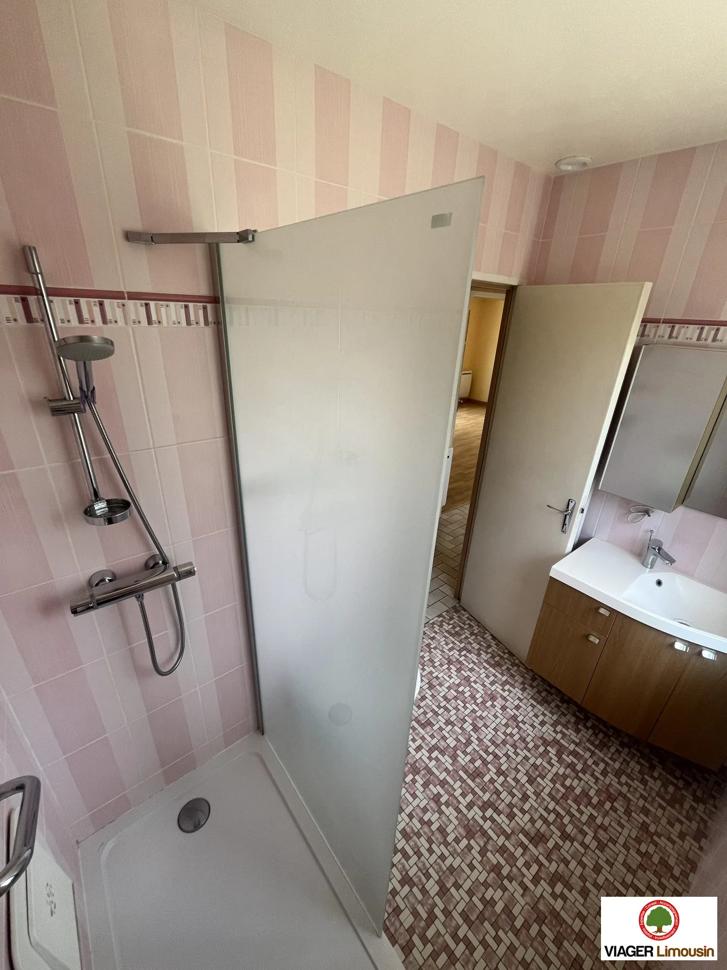 Maison de plain-pied à Condat-sur-Vienne avec jardin et garage, 48 m² 