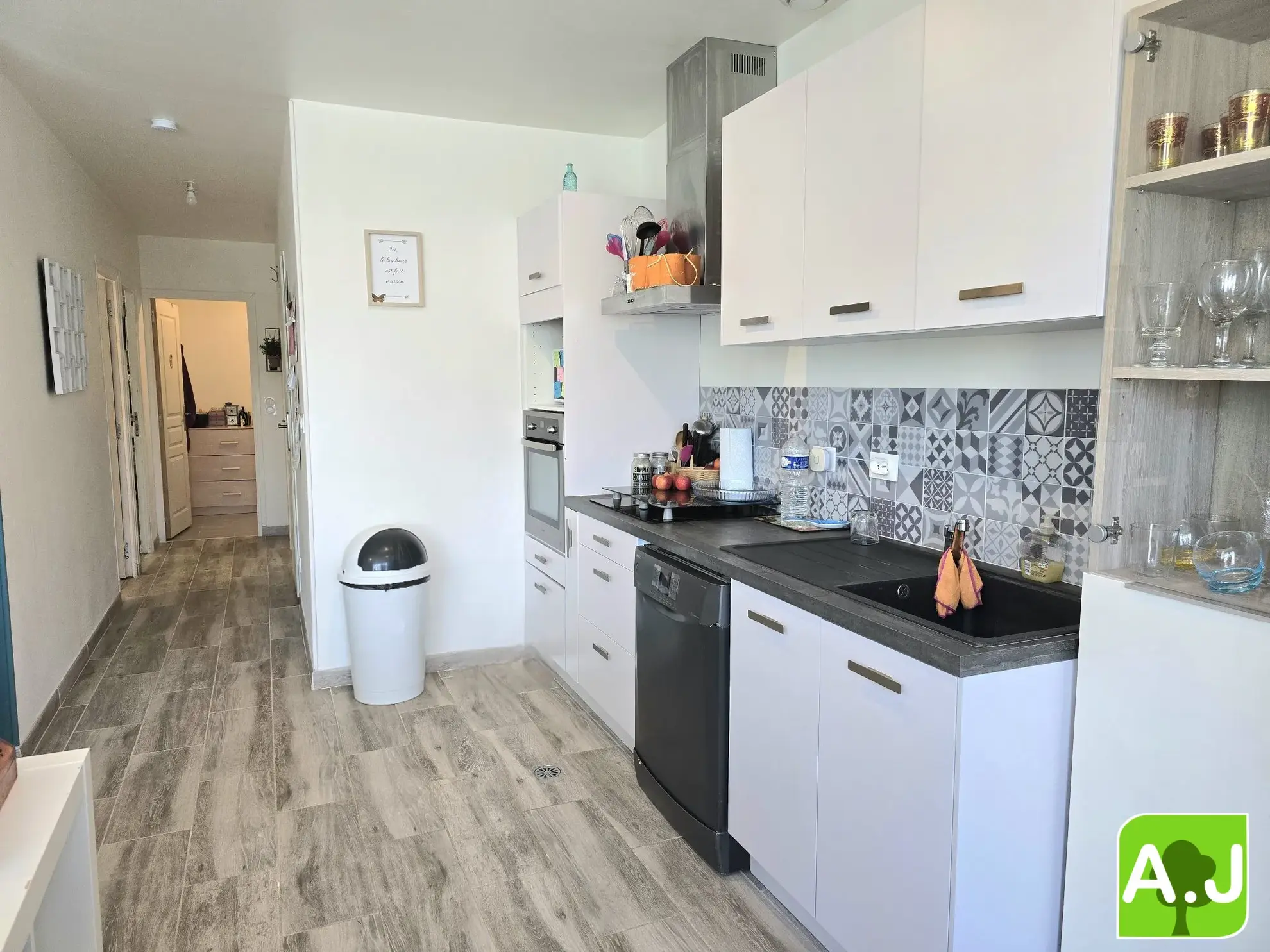 Ensemble immobilier avec maison et studio à Gravigny, emplacement idéal 