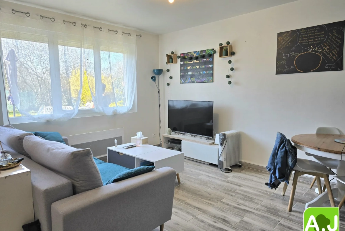 Ensemble immobilier avec maison et studio à Gravigny, emplacement idéal 