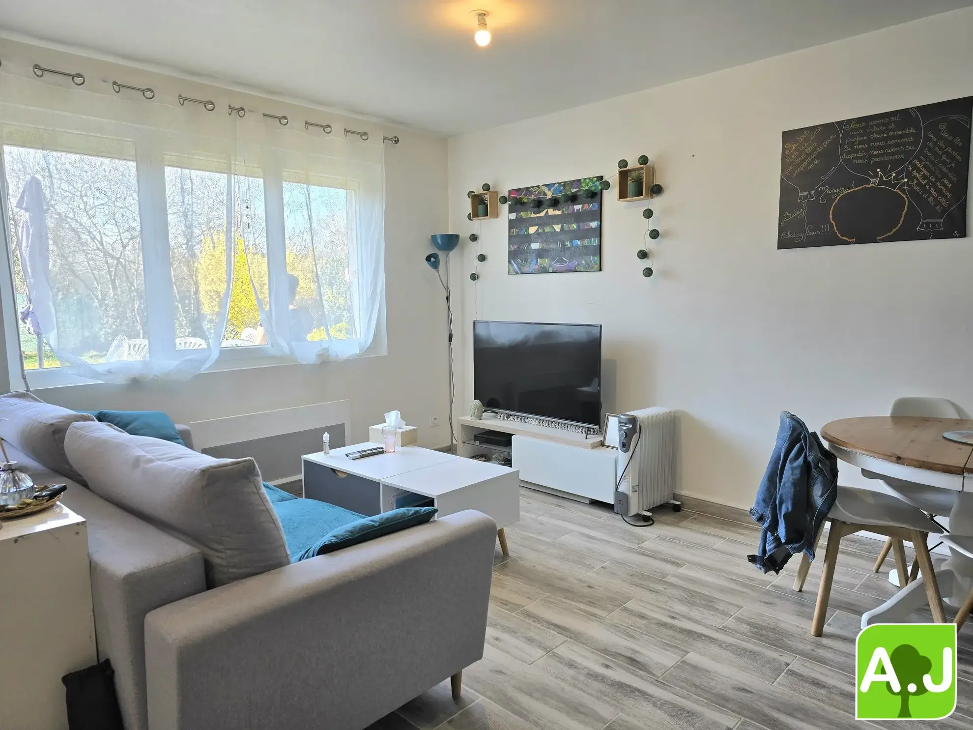 Ensemble immobilier avec maison et studio à Gravigny, emplacement idéal 