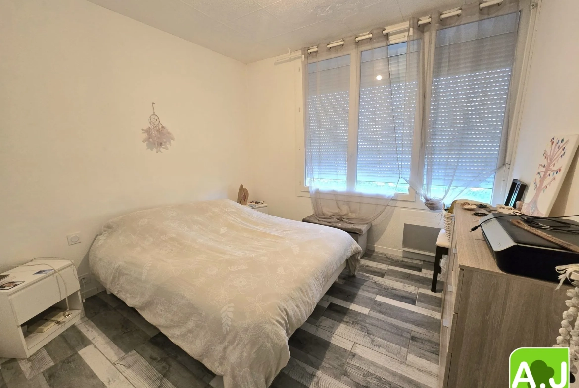 Ensemble immobilier avec maison et studio à Gravigny, emplacement idéal 