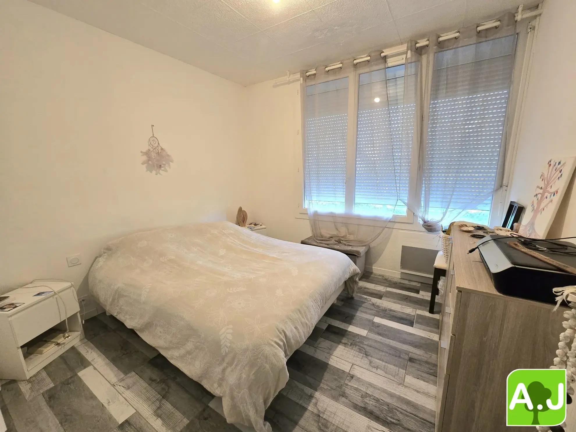 Ensemble immobilier avec maison et studio à Gravigny, emplacement idéal 