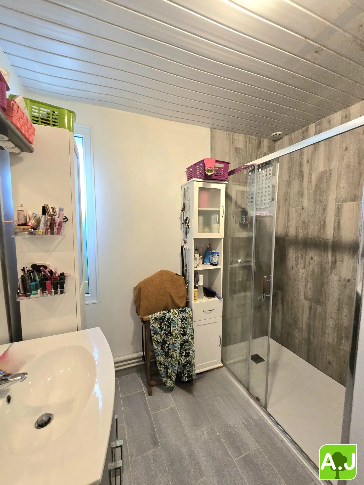 Ensemble immobilier avec maison et studio à Gravigny, emplacement idéal 