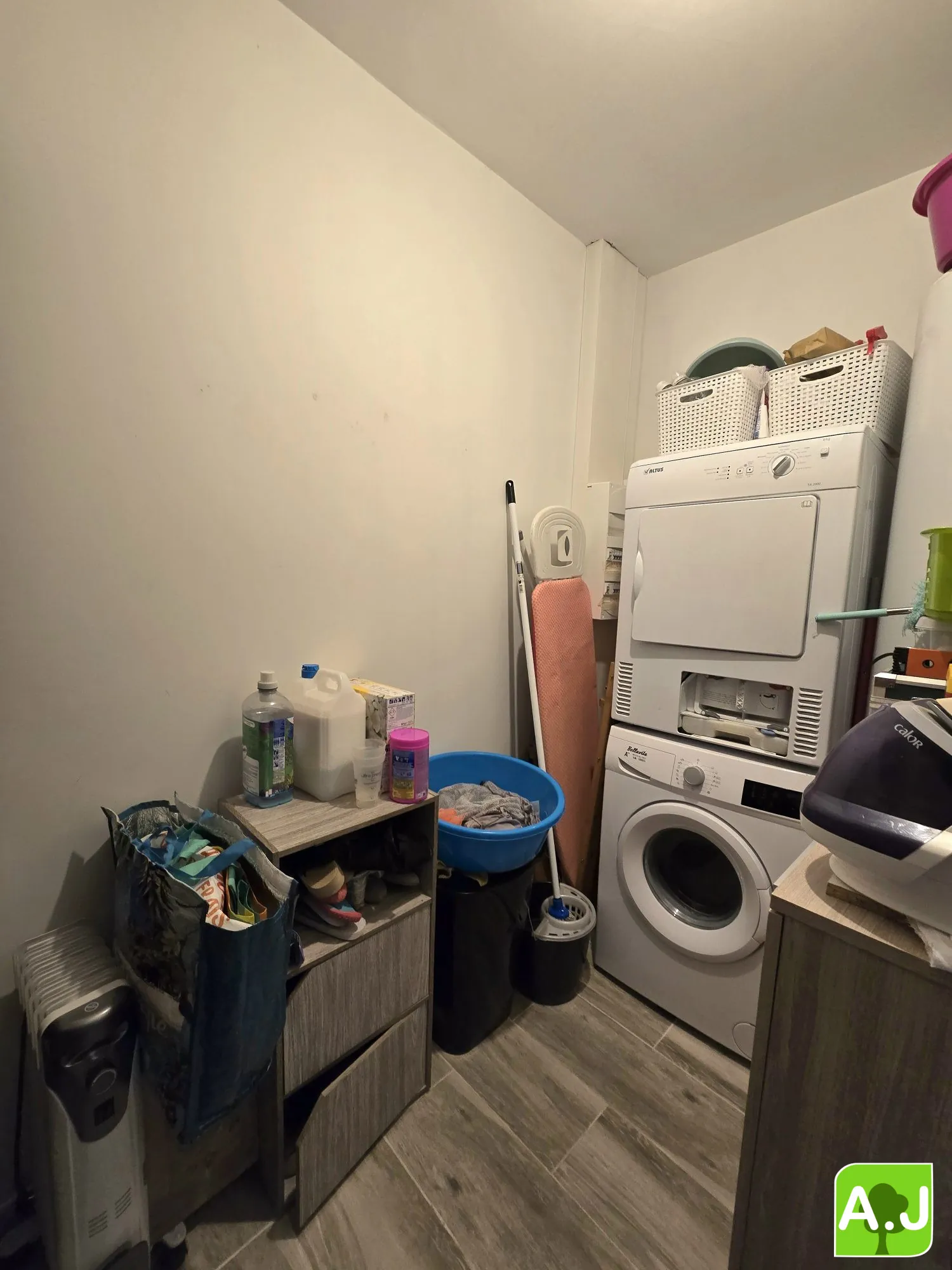 Ensemble immobilier avec maison et studio à Gravigny, emplacement idéal 