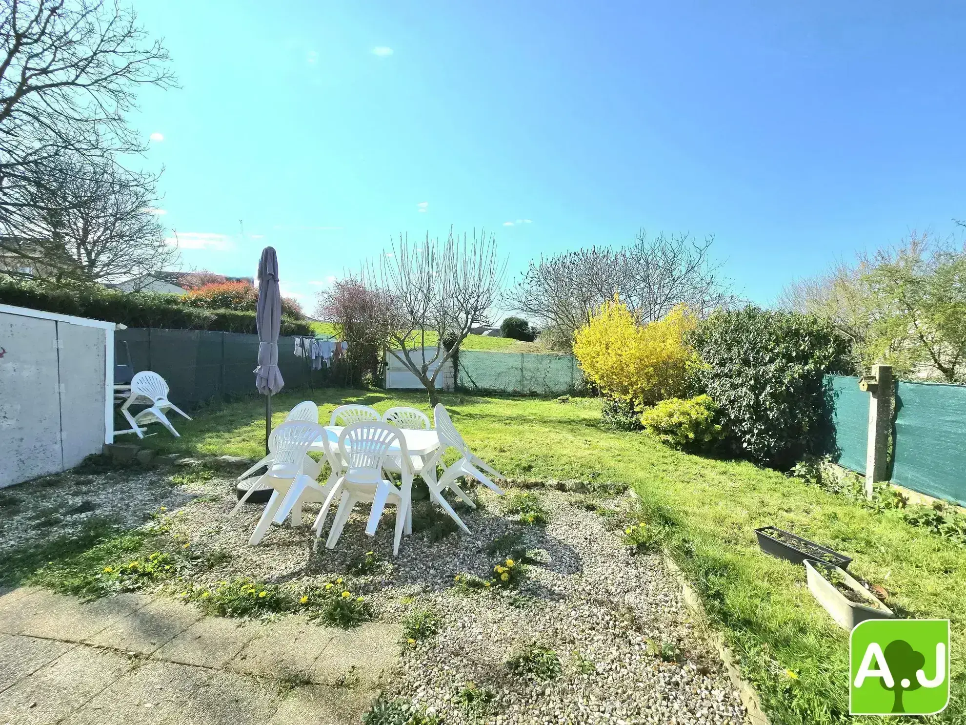 Ensemble immobilier avec maison et studio à Gravigny, emplacement idéal 