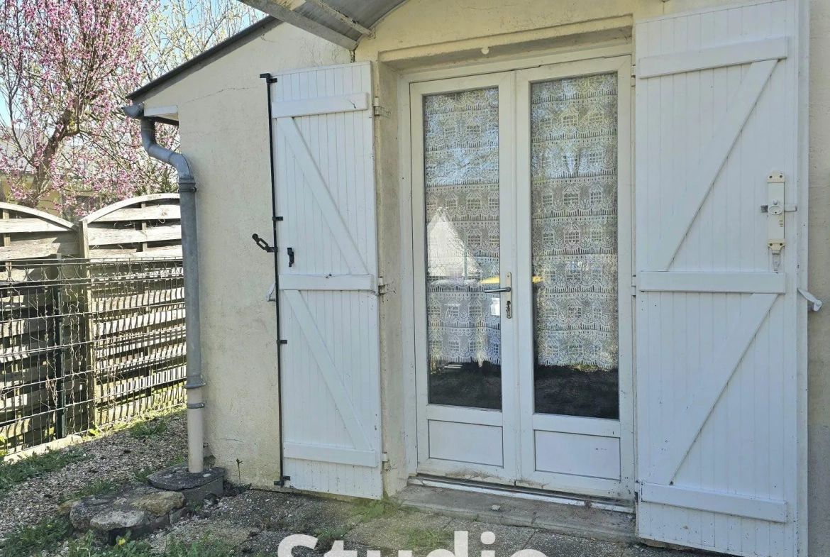 Ensemble immobilier avec maison et studio à Gravigny, emplacement idéal 