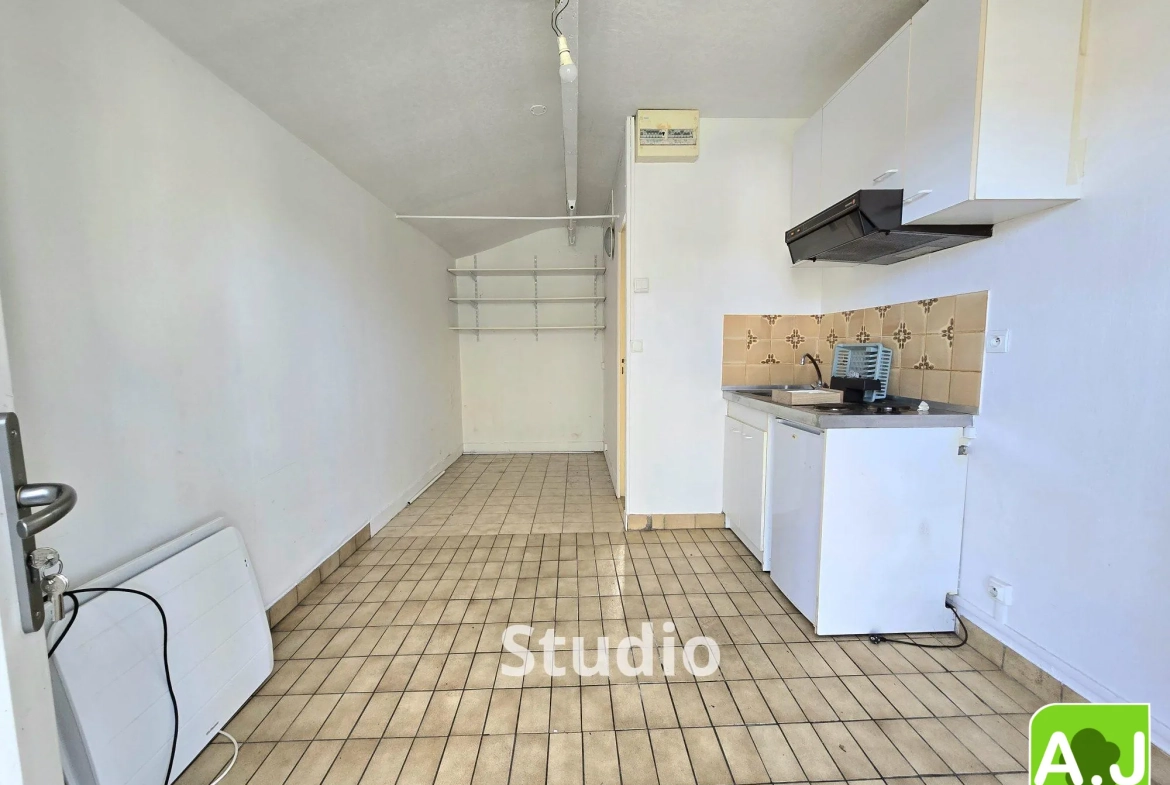 Ensemble immobilier avec maison et studio à Gravigny, emplacement idéal 