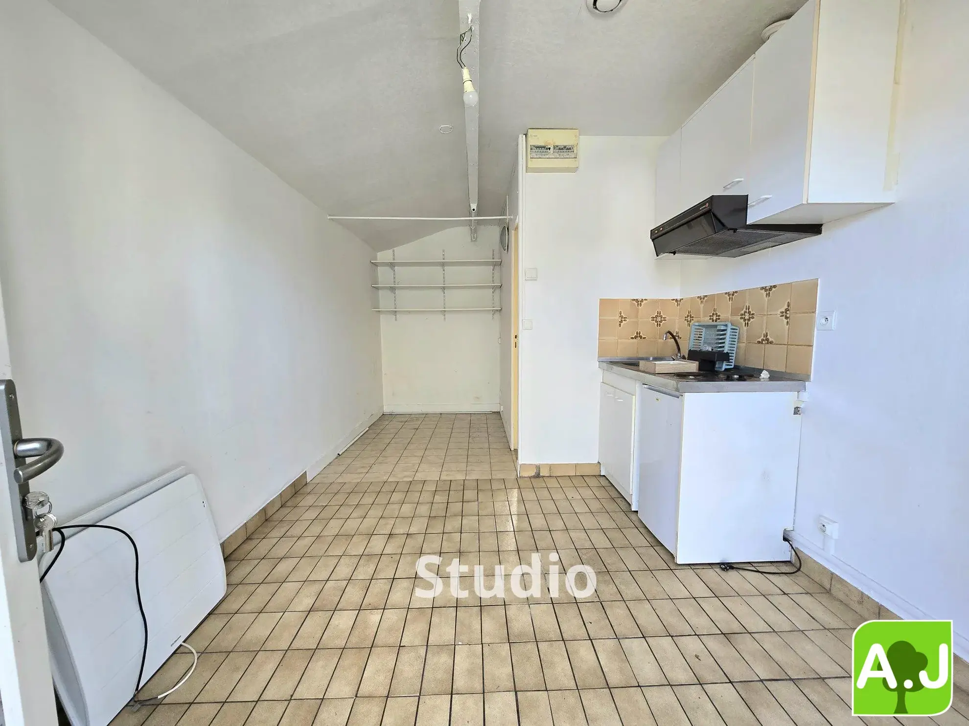 Ensemble immobilier avec maison et studio à Gravigny, emplacement idéal 