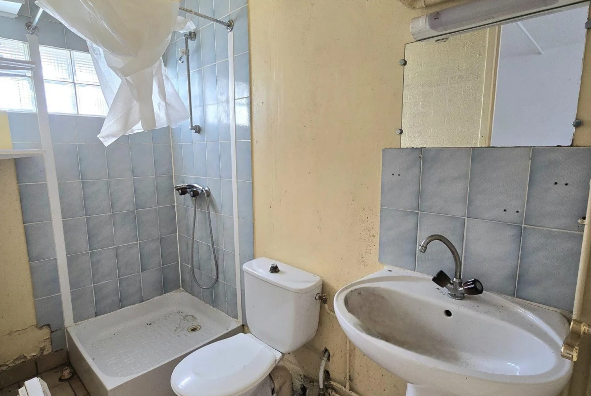 Ensemble immobilier avec maison et studio à Gravigny, emplacement idéal 