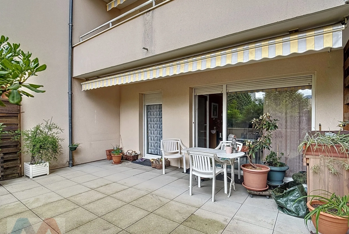 Appartement T3 à vendre à Beaumont avec terrasse et garage 