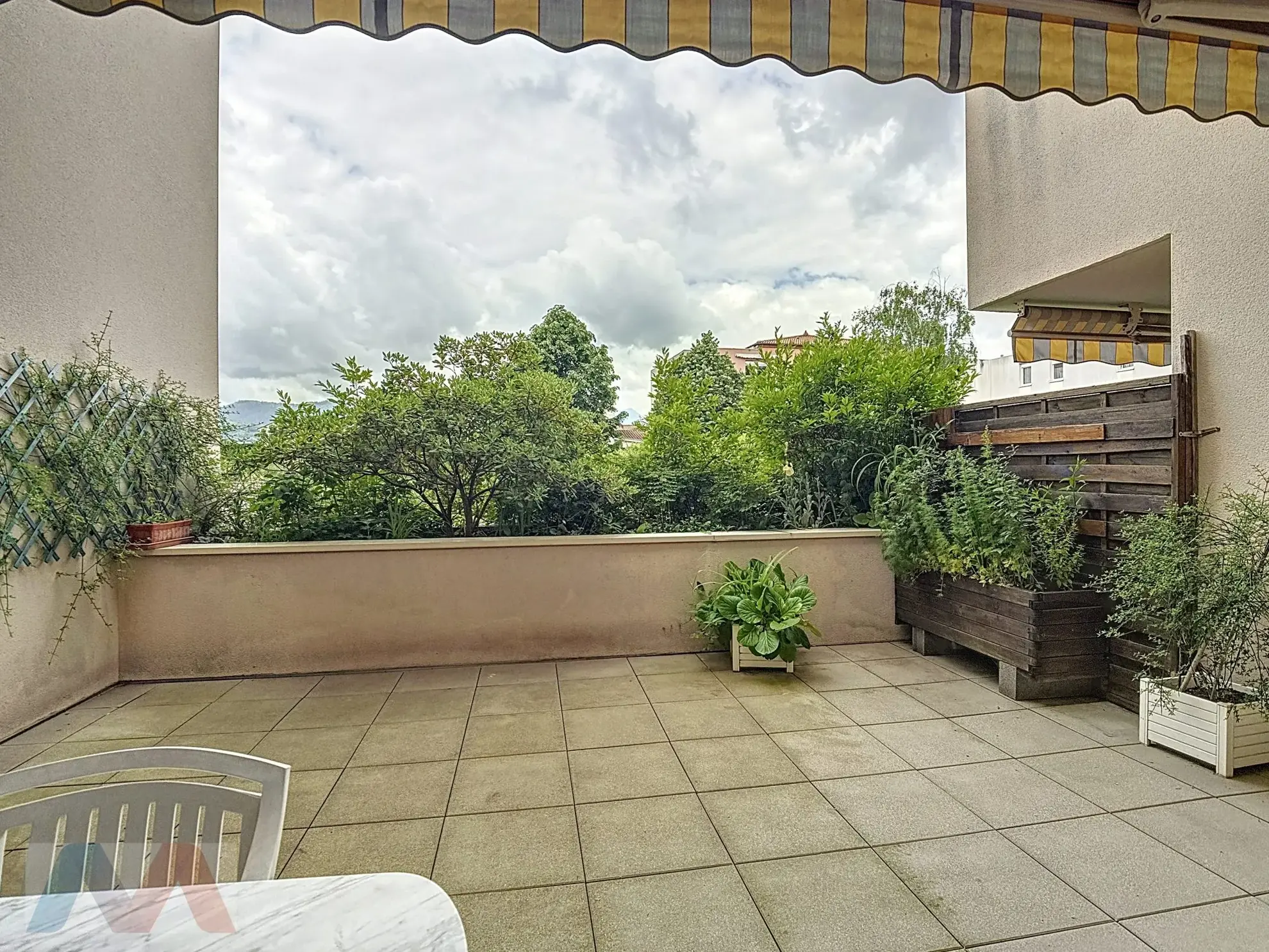 Appartement T3 à vendre à Beaumont avec terrasse et garage 