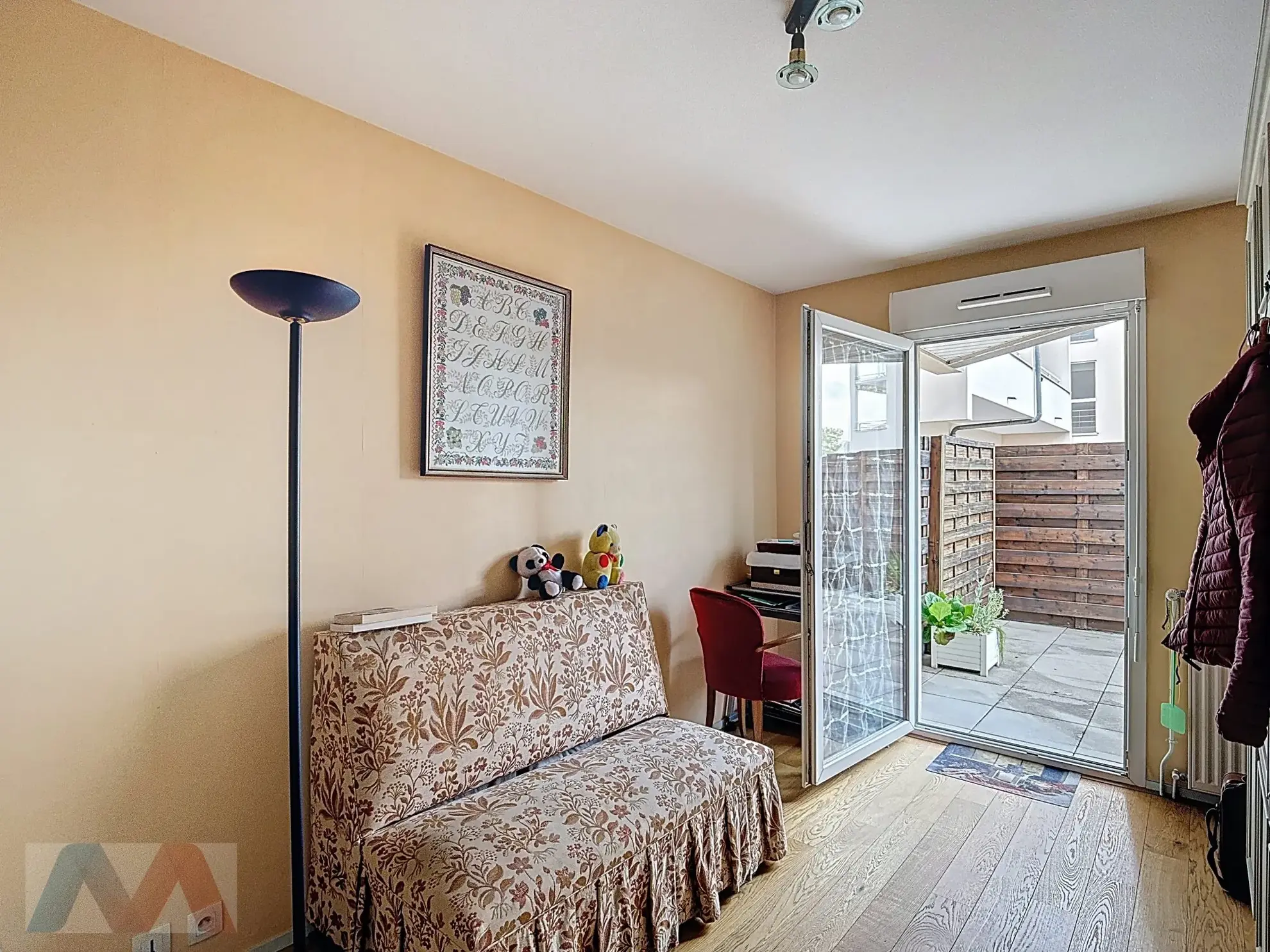 Appartement T3 à vendre à Beaumont avec terrasse et garage 