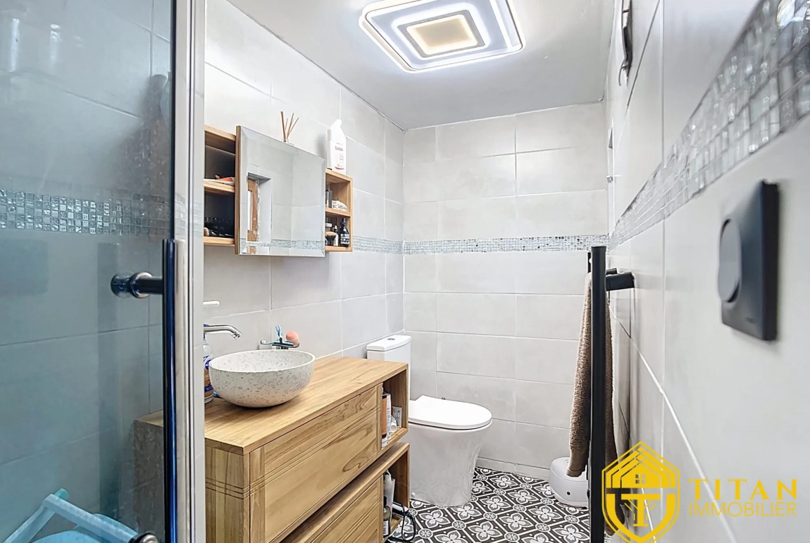  Maison, deux chambres, grand jardin, Faubourg de Cassel - Titan Immobilier Maison de 4 pièces rénovée à Socx, environnement authentique et lumineux 