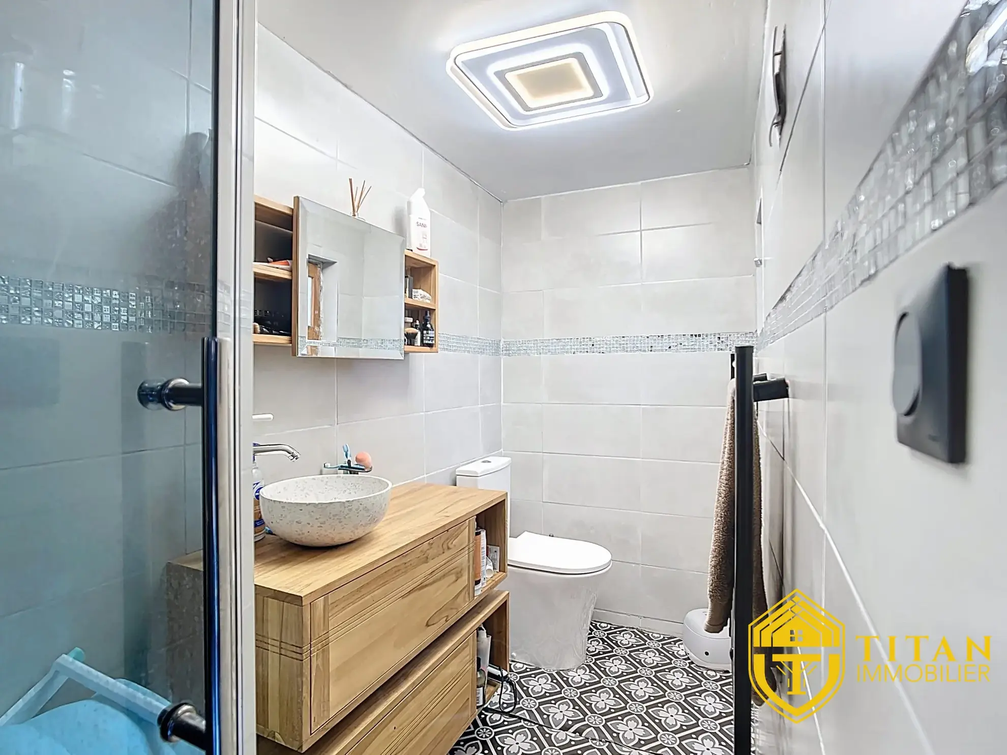  Maison, deux chambres, grand jardin, Faubourg de Cassel - Titan Immobilier Maison de 4 pièces rénovée à Socx, environnement authentique et lumineux 