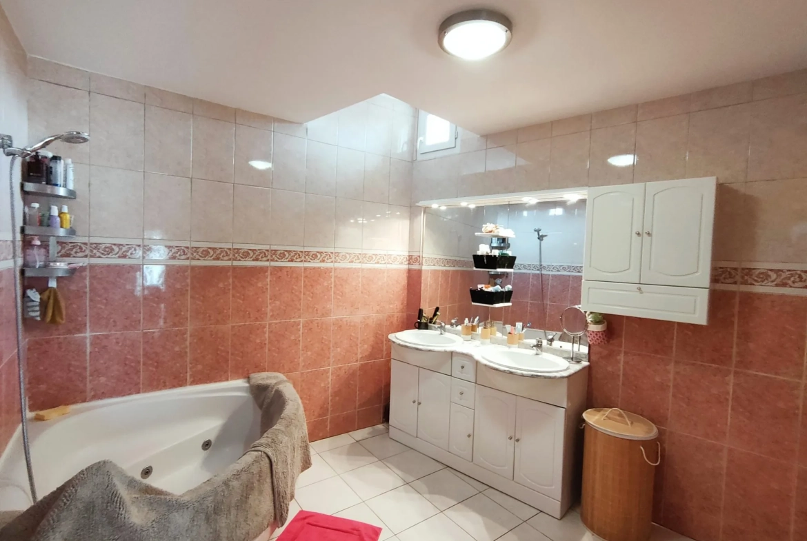 Maison à vendre à Murviel-lès-Béziers avec garage et balcon, 73 m² 