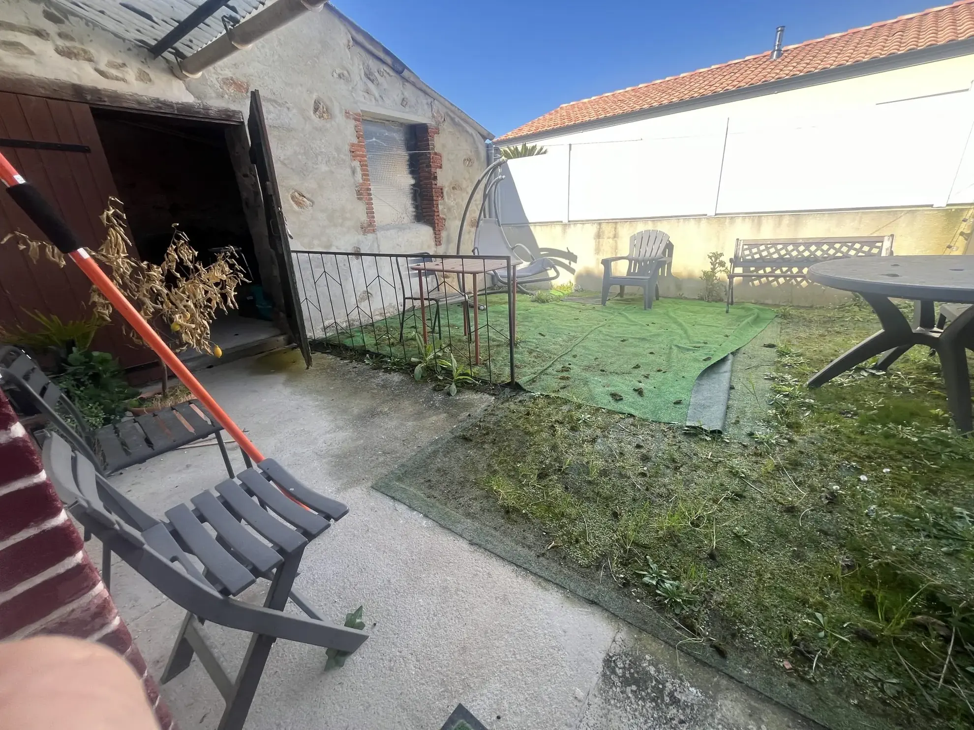 Maison rénovée avec dépendance et patio à Saint-Lumine-de-Coutais 