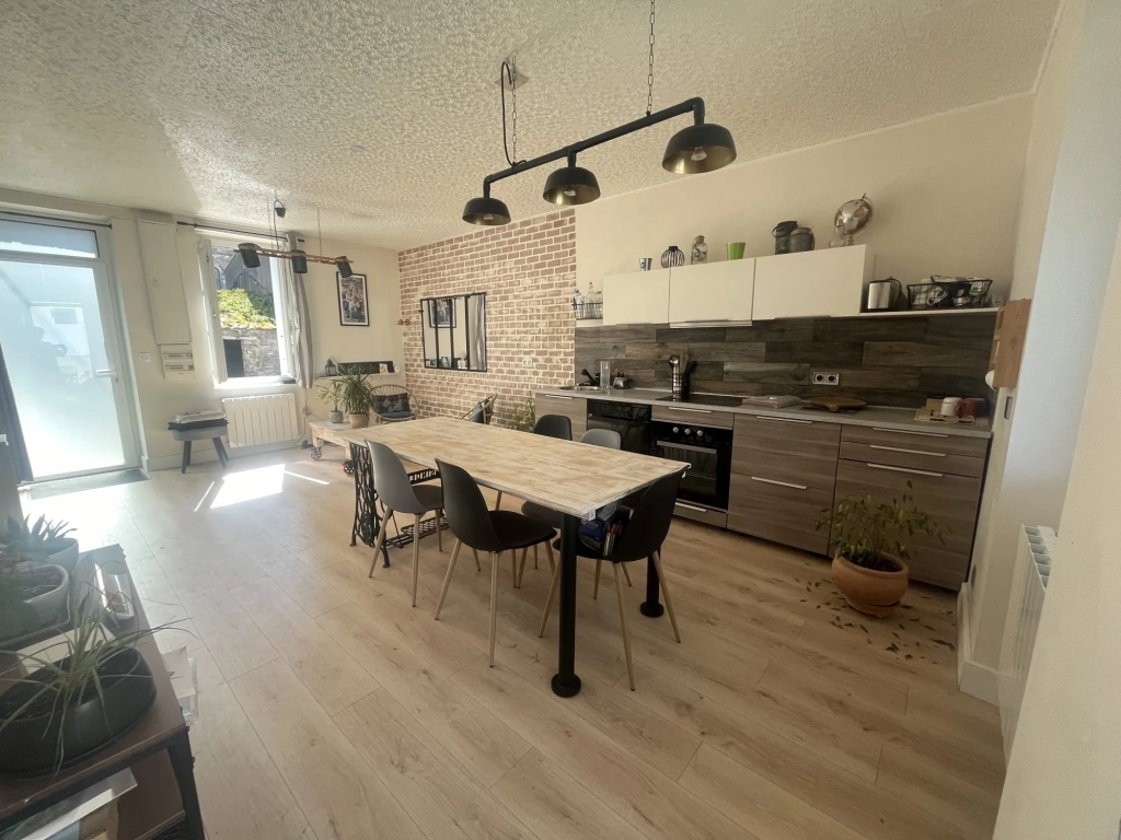 Maison de village rénovée avec dépendance et patio à Saint-Lumine-de-Coutais