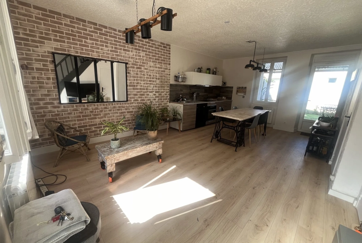 Maison rénovée avec dépendance et patio à Saint-Lumine-de-Coutais 