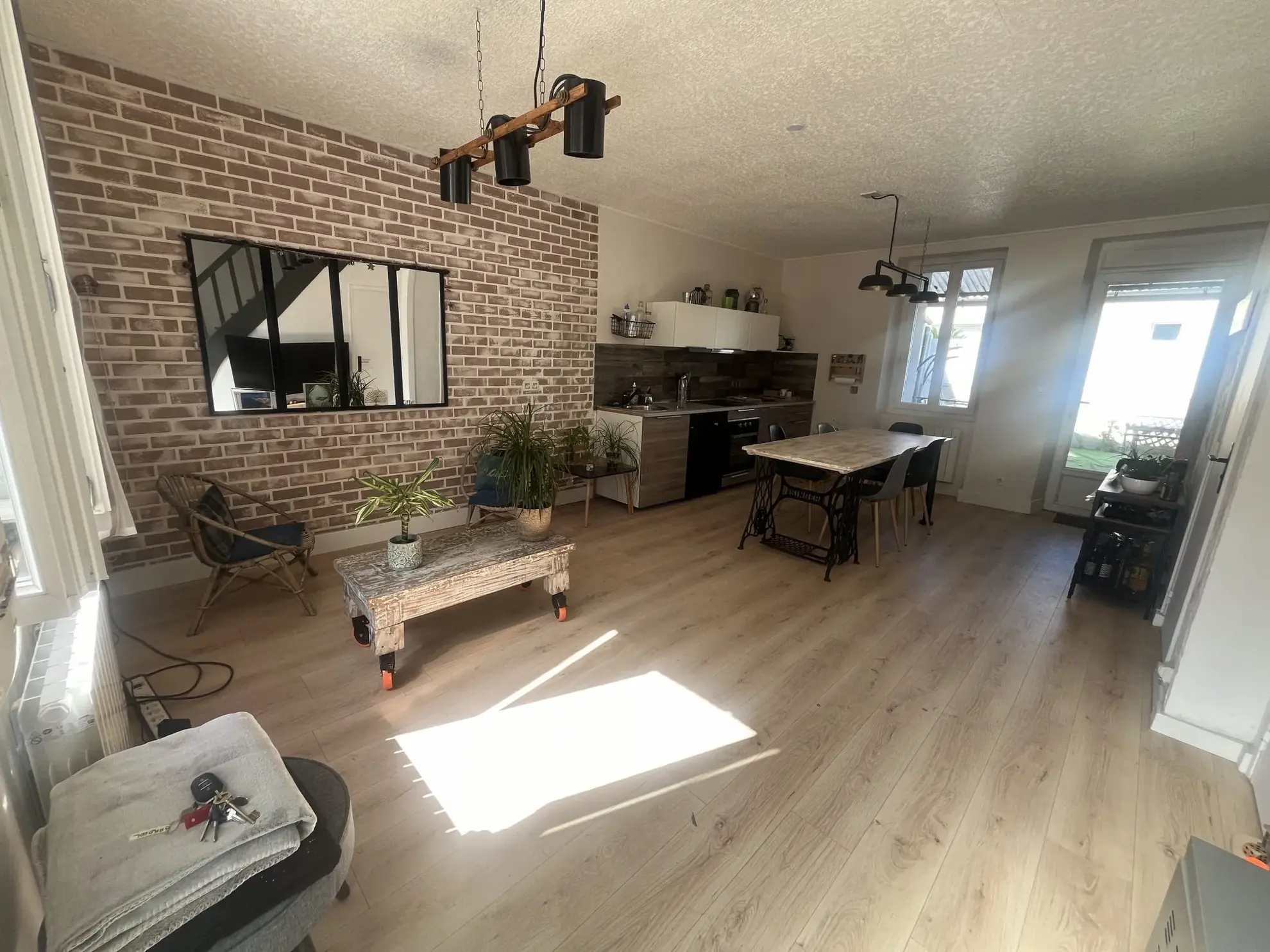 Maison rénovée avec dépendance et patio à Saint-Lumine-de-Coutais 