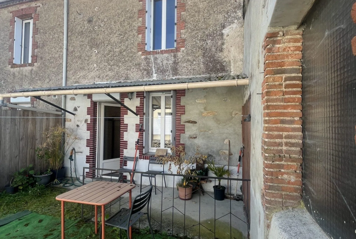 Maison rénovée avec dépendance et patio à Saint-Lumine-de-Coutais 