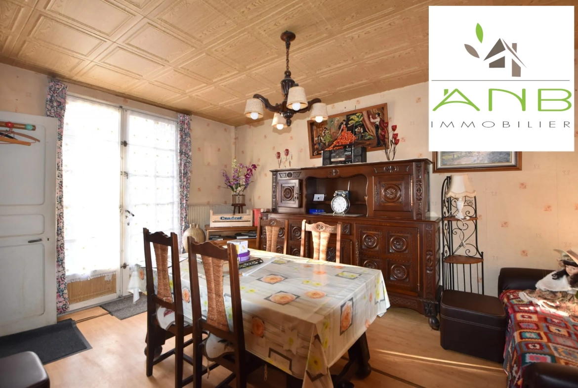 Maison de ville à Montbron avec grand potentiel et terrain clos 