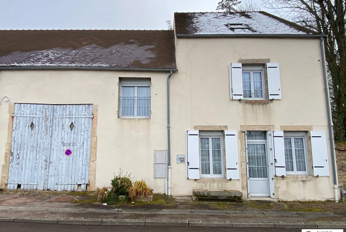 Maison à vendre à Semur-en-Auxois - Charme ancien à rénover avec garage et jardin 