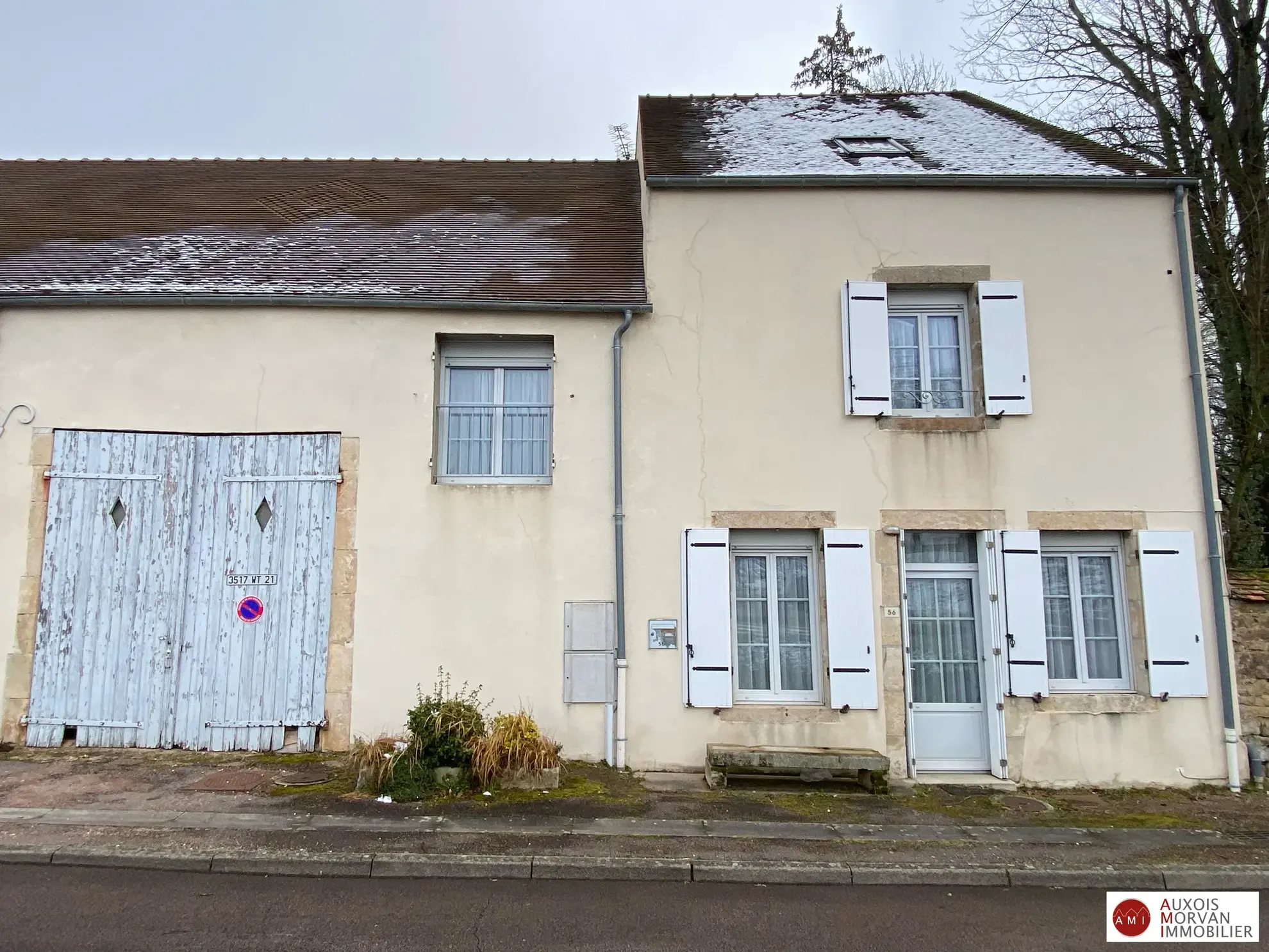 Maison à vendre à Semur-en-Auxois - Charme ancien à rénover avec garage et jardin 