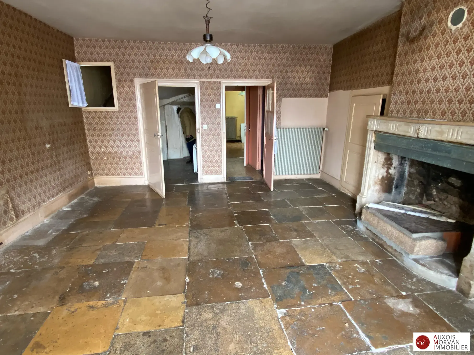 Maison à vendre à Semur-en-Auxois - Charme ancien à rénover avec garage et jardin 