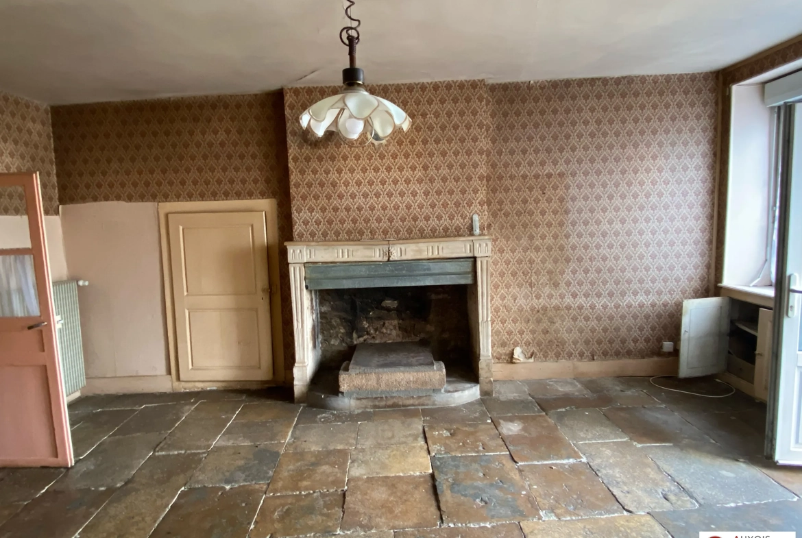 Maison à vendre à Semur-en-Auxois - Charme ancien à rénover avec garage et jardin 