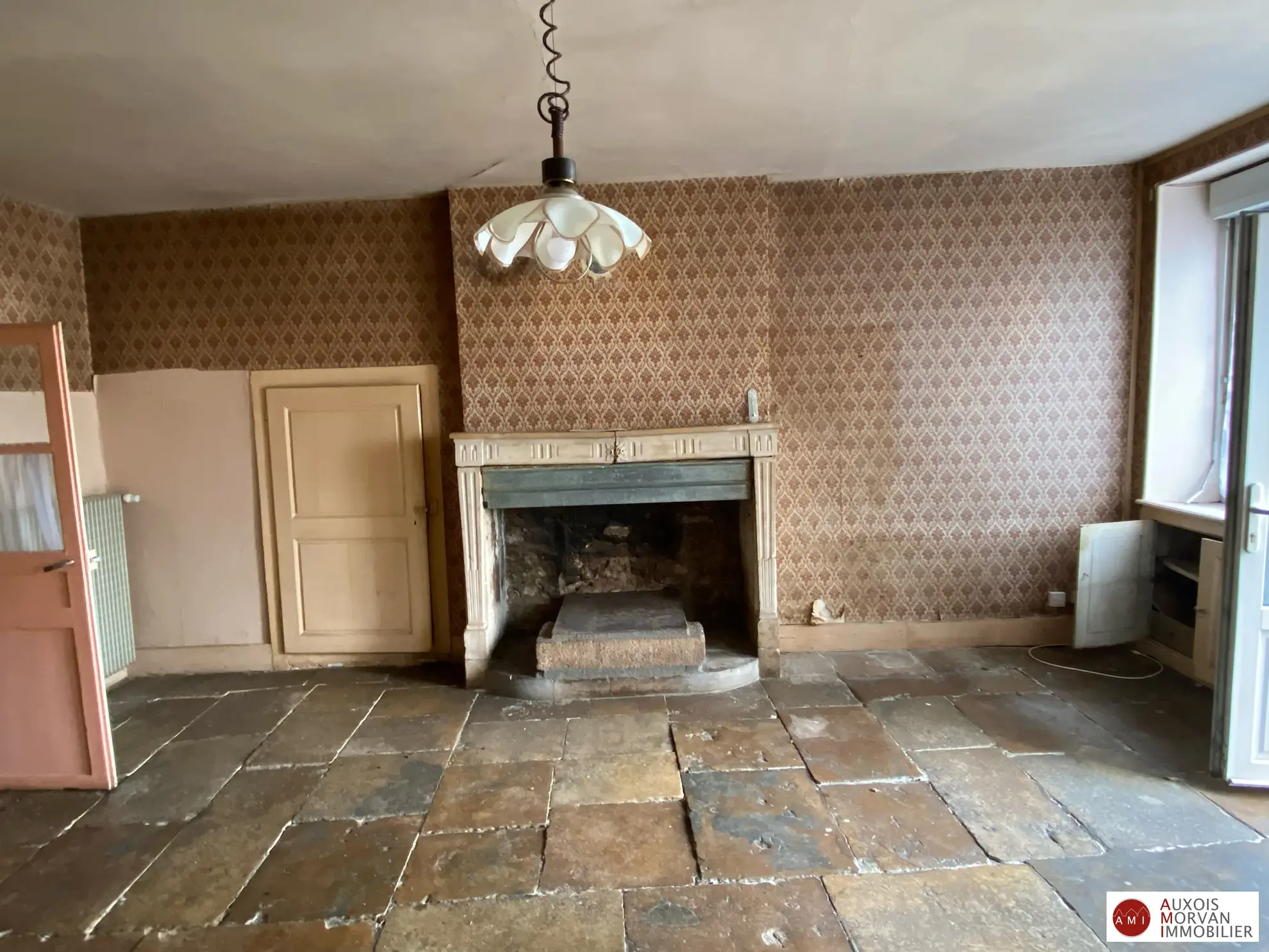 Maison à vendre à Semur-en-Auxois - Charme ancien à rénover avec garage et jardin 
