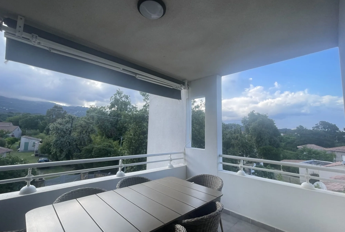 Appartement de 3 pièces avec terrasse à San-Nicolao, proche commodités 