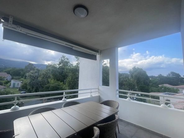 Appartement de 3 pièces avec terrasse à San-Nicolao, proche commodités