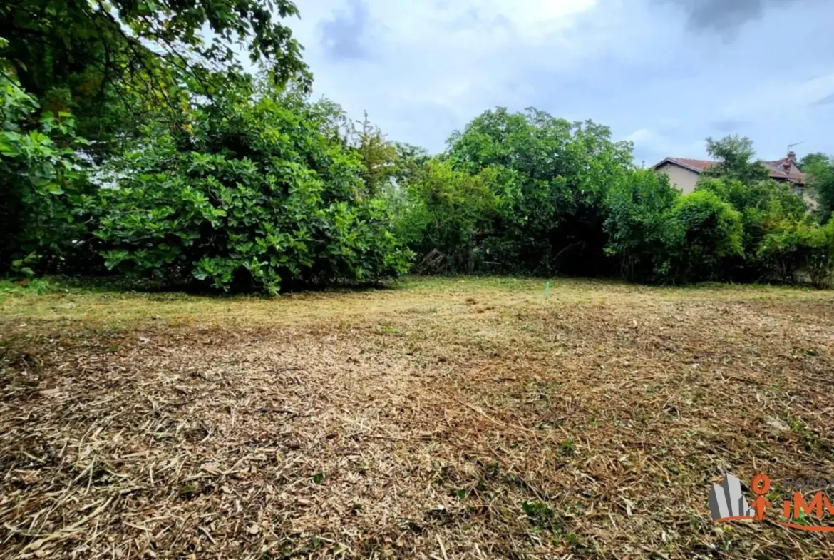 Terrain constructible de 829 m² à Givors, secteur calme et résidentiel 