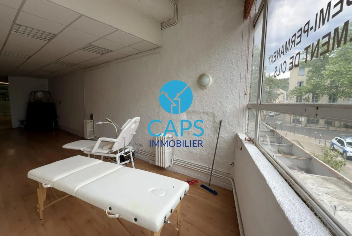 Local commercial à vendre à Cahors, 70 m², accessibilité PMR, proximité parking 