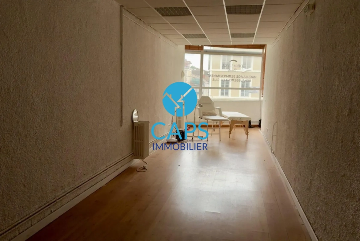 Local commercial à vendre à Cahors, 70 m², accessibilité PMR, proximité parking 