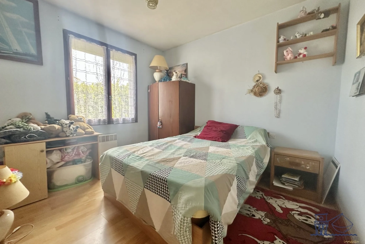 Maison à vendre à Floirac avec grand terrain, luminosité et potentiel 