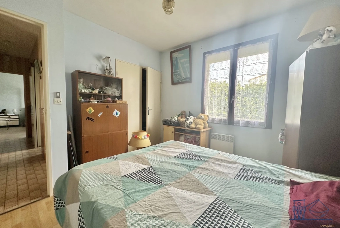 Maison à vendre à Floirac avec grand terrain, luminosité et potentiel 